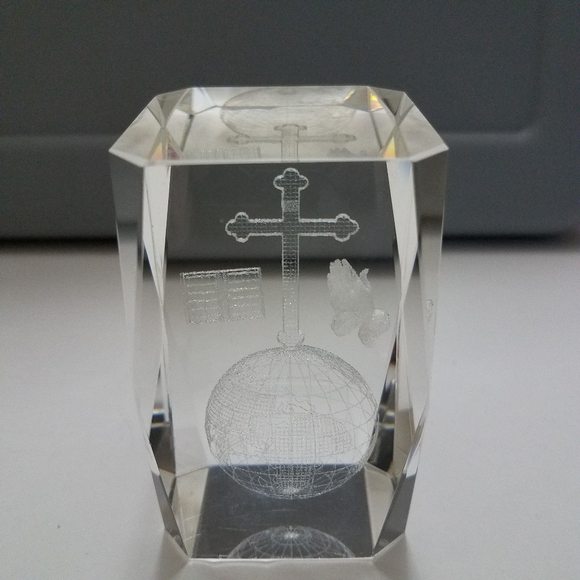 3D Laser Etched Paperweight Globe Cross Praying - Picture 1 of 8